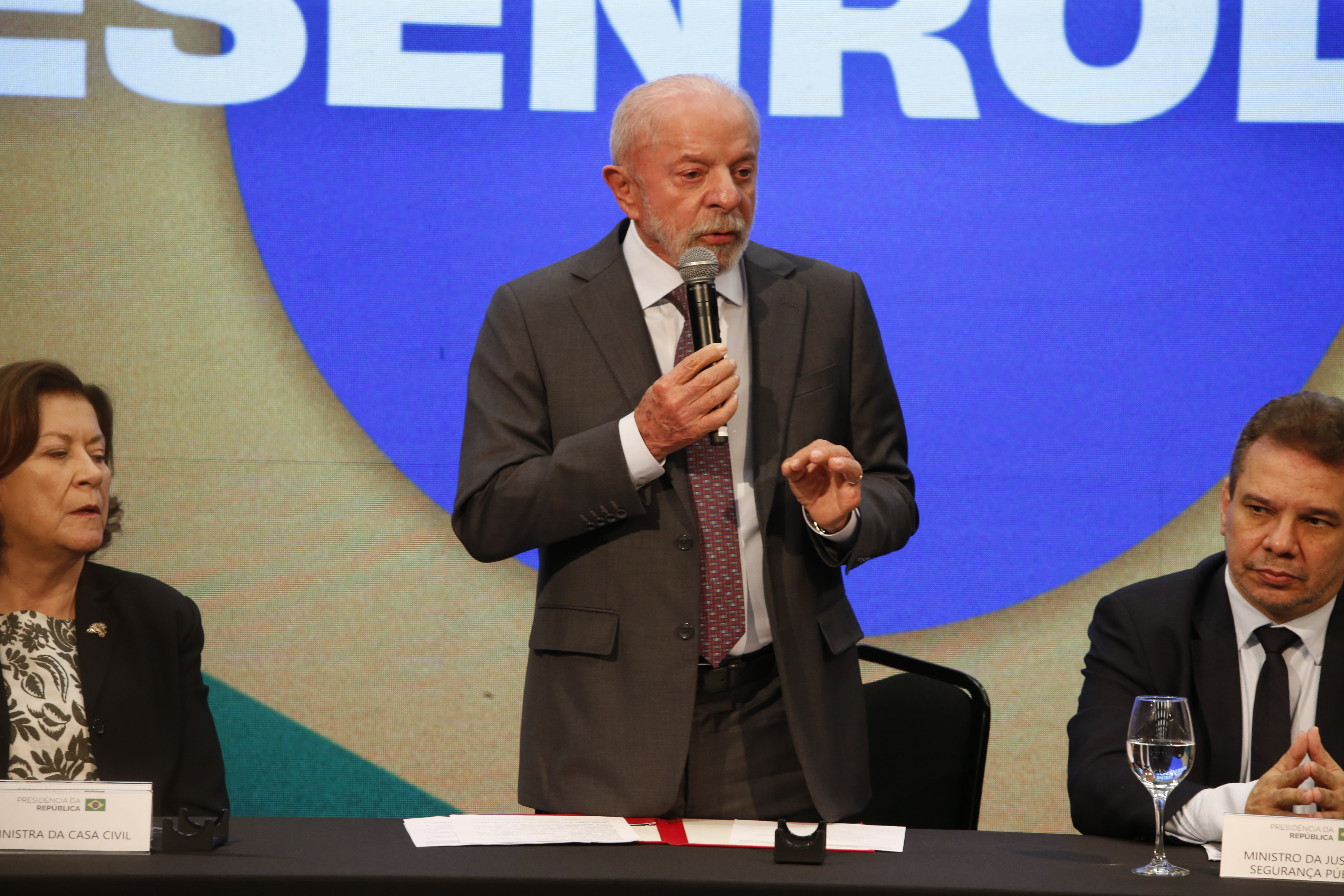 Lula diz que clubes de futebol “que se virem” após proibição de bets