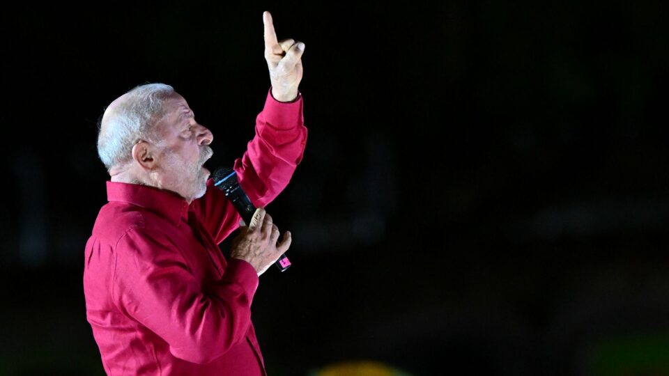 Lula diz que ninguém vai "avacalhar" com Nossa Senhora enquanto ele for presidente