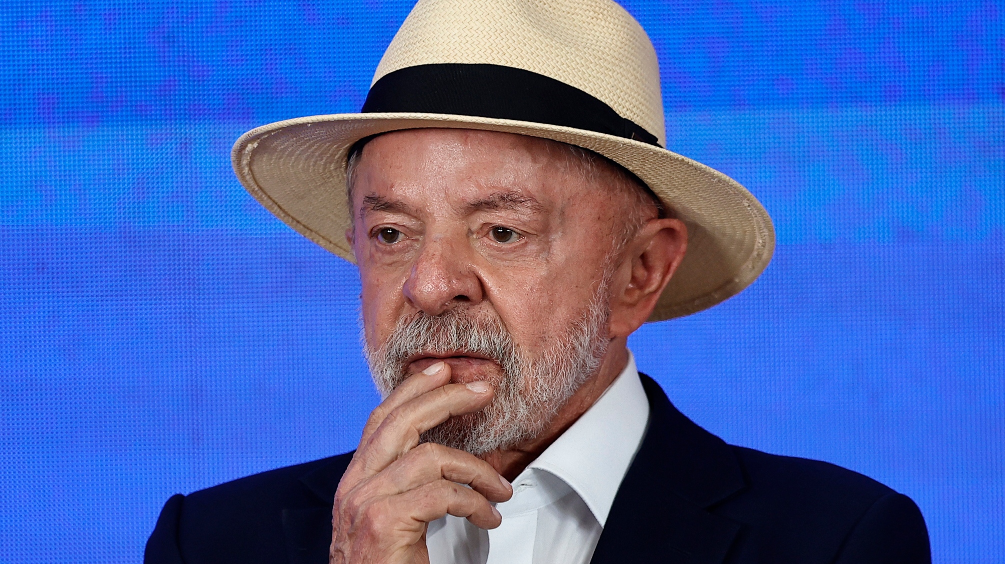Lula explora fake news,  afaga católicos e larga a mão de evangélicos  