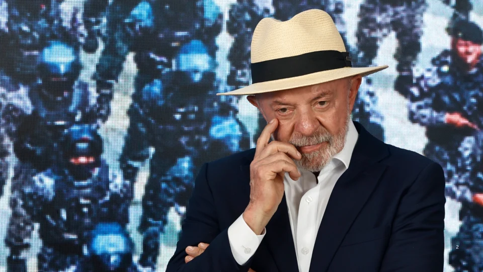 Prazo para acordos encerraria a uma semana do primeiro turno, mas petista incluiu prorrogação em pacote.