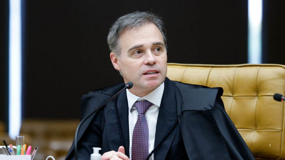Gabinete de Mendonça justifica resistência à liberação de dados do celular de Vorcaro