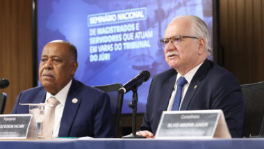 Corregedor-nacional de Justiça esteve em degustação de uísque com Vorcaro e receberá pedido relacionado ao Master.