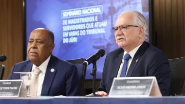 Corregedor-nacional de Justiça esteve em degustação de uísque com Vorcaro e receberá pedido relacionado ao Master.