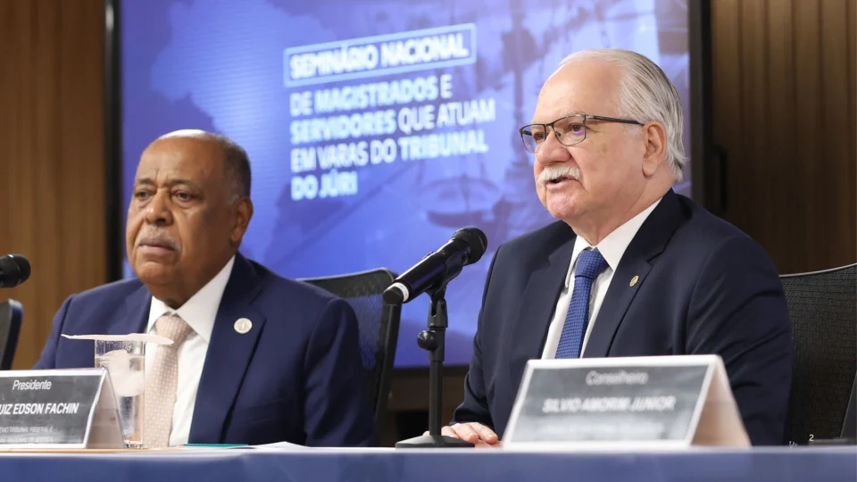 Corregedor-nacional de Justiça esteve em degustação de uísque com Vorcaro e receberá pedido relacionado ao Master.