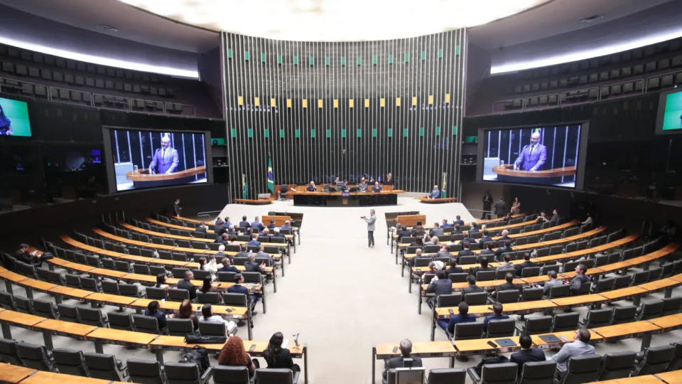 PL avança para comandar a Mesa Diretora e isolar Hugo Motta na Câmara dos Deputados.