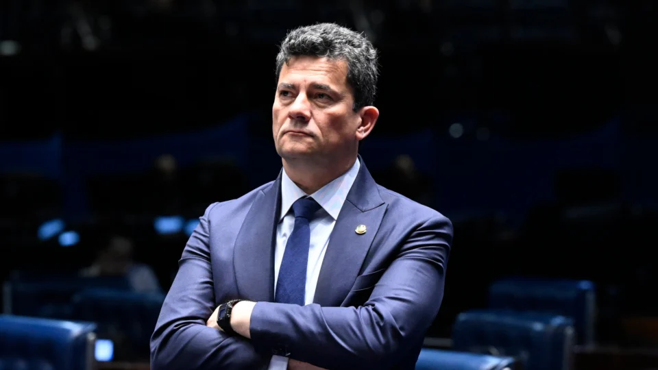 Juíza do TRE-PR vê propaganda inverídica, manda suspender vídeo de Sandro Alex e dá a Moro espaço para esclarecer posição sobre aborto.