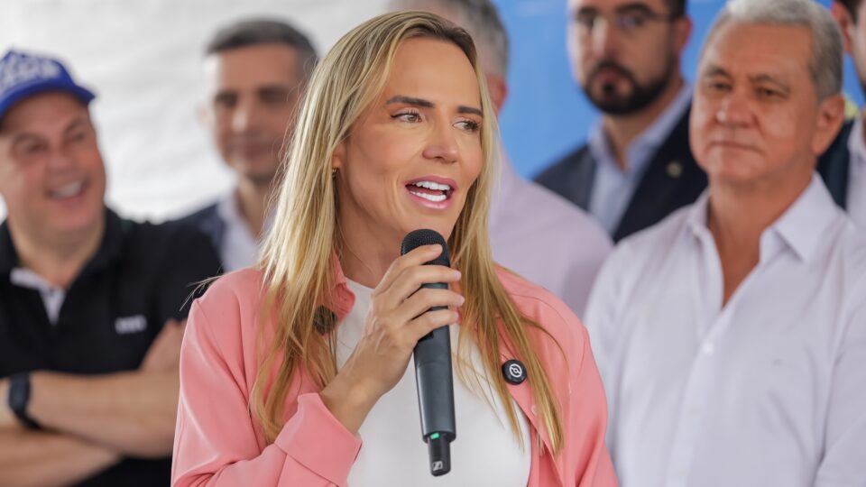 Celina Leão falta a debate no DF e vira alvo de acusações sobre BRB e relação com Ibaneis