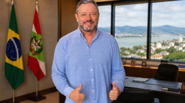 Registro eleitoral aponta doação de R$ 10 trilhões para candidato a deputado estadual em Santa Catarina.