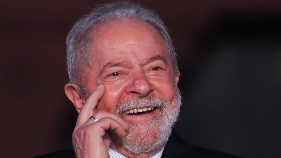 Lula confirma ausência no debate da TV Globo; Flávio Bolsonaro mantém presença