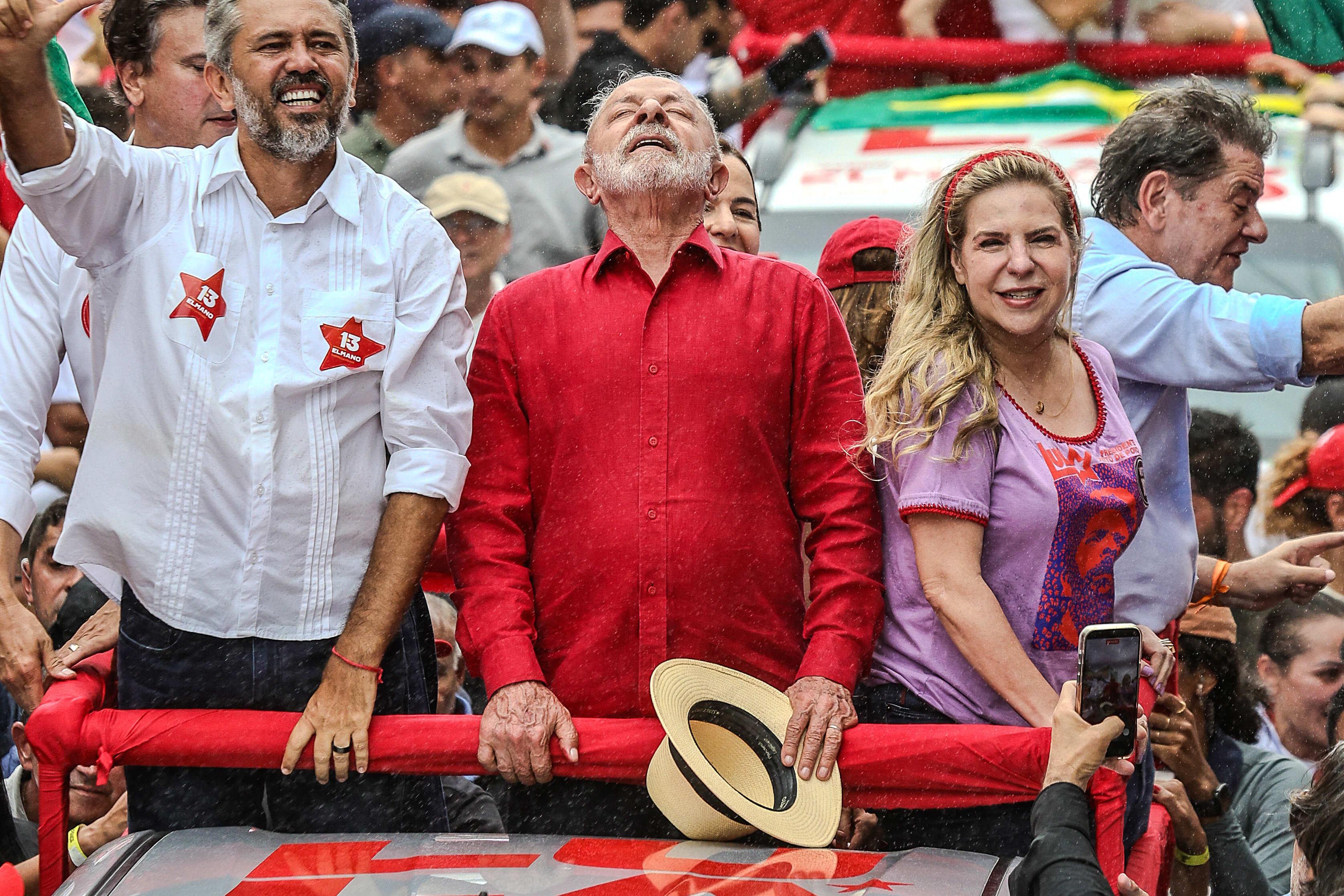 TSE dá 24 horas para Nikolas apagar post contra fala de Lula sobre “toque” em mulheres
