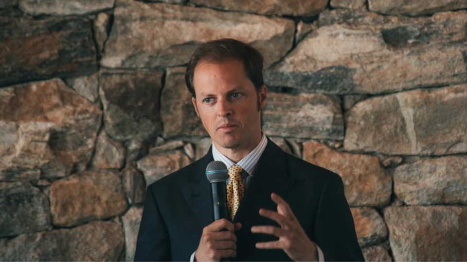 Dom Raphael: a face mais jovem do movimento monarquista.