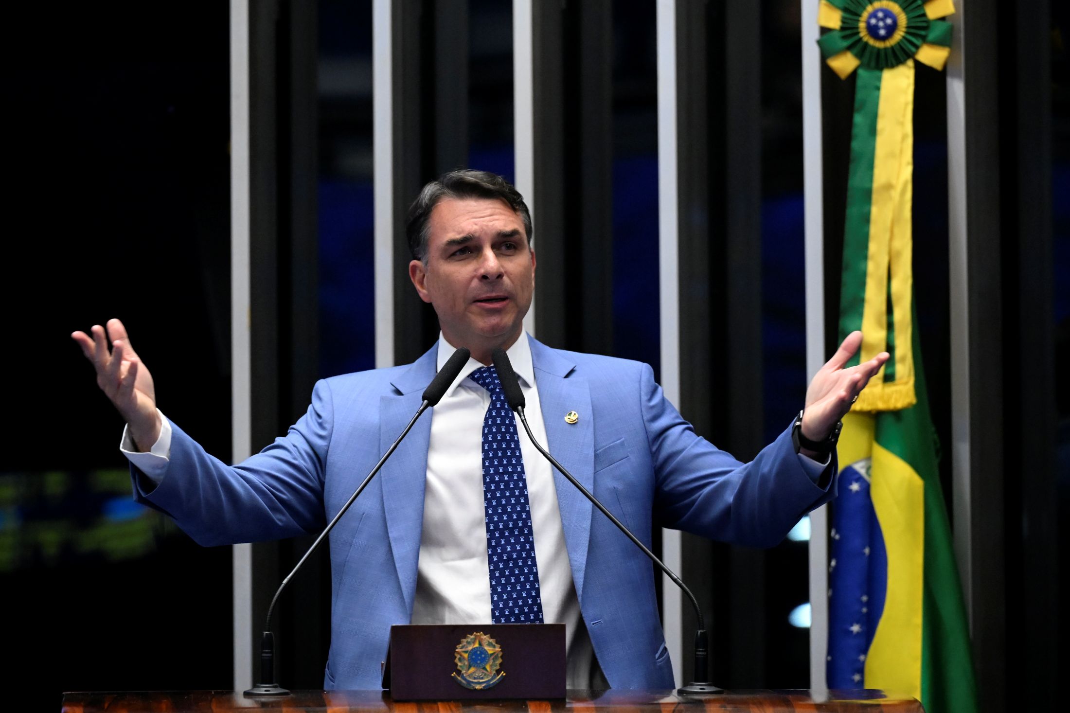 Flávio pede a Fachin suspeição de Dino em ações sobre ele, Lula e eleições