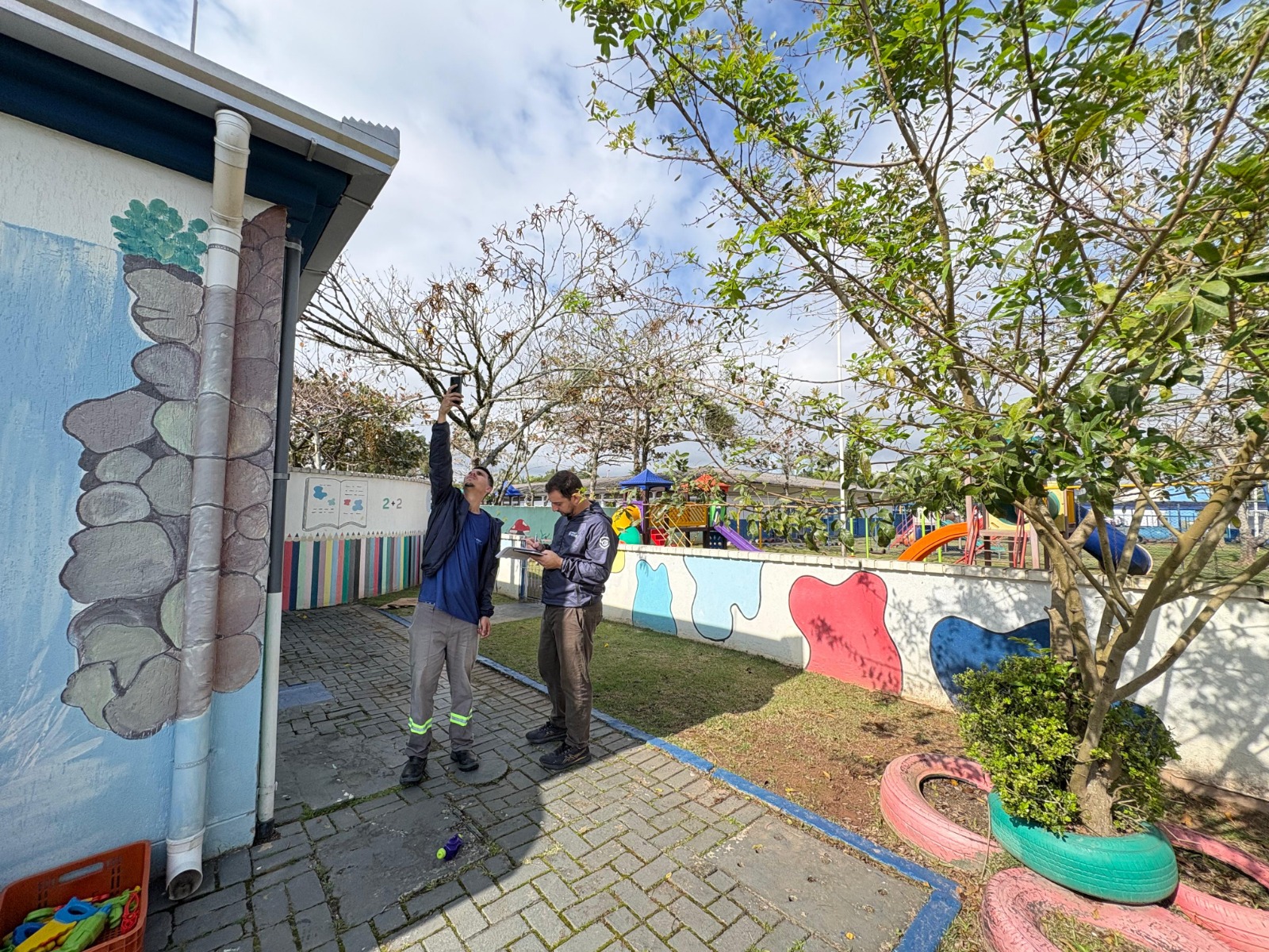Primeira fase do projeto prevê 150 câmeras em nove escolas, um centro educacional e a sede da Secretaria Municipal de Educação.