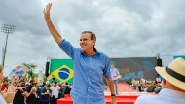 Disputa ao governo do Rio de Janeiro estreita entre Eduardo Paes (PSD) e Douglas Ruas (PL).