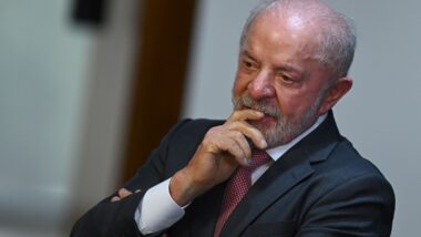 Lula recua após defender limite de um cartão de crédito por pessoa