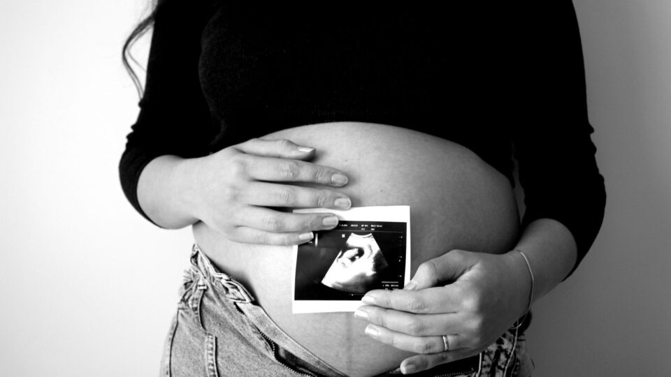Justiça do Novo México condena médico por morte indevida de bebê em aborto