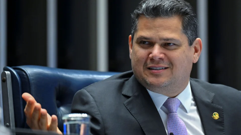 Alcolumbre marca análise da PEC do fim da escala 6x1 para 2 dias após o 1º turno
