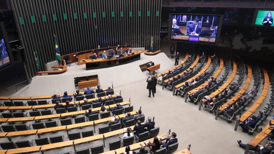 Perfil do eleitor no Paraná difere do perfil dos candidatos nas eleições de 2026