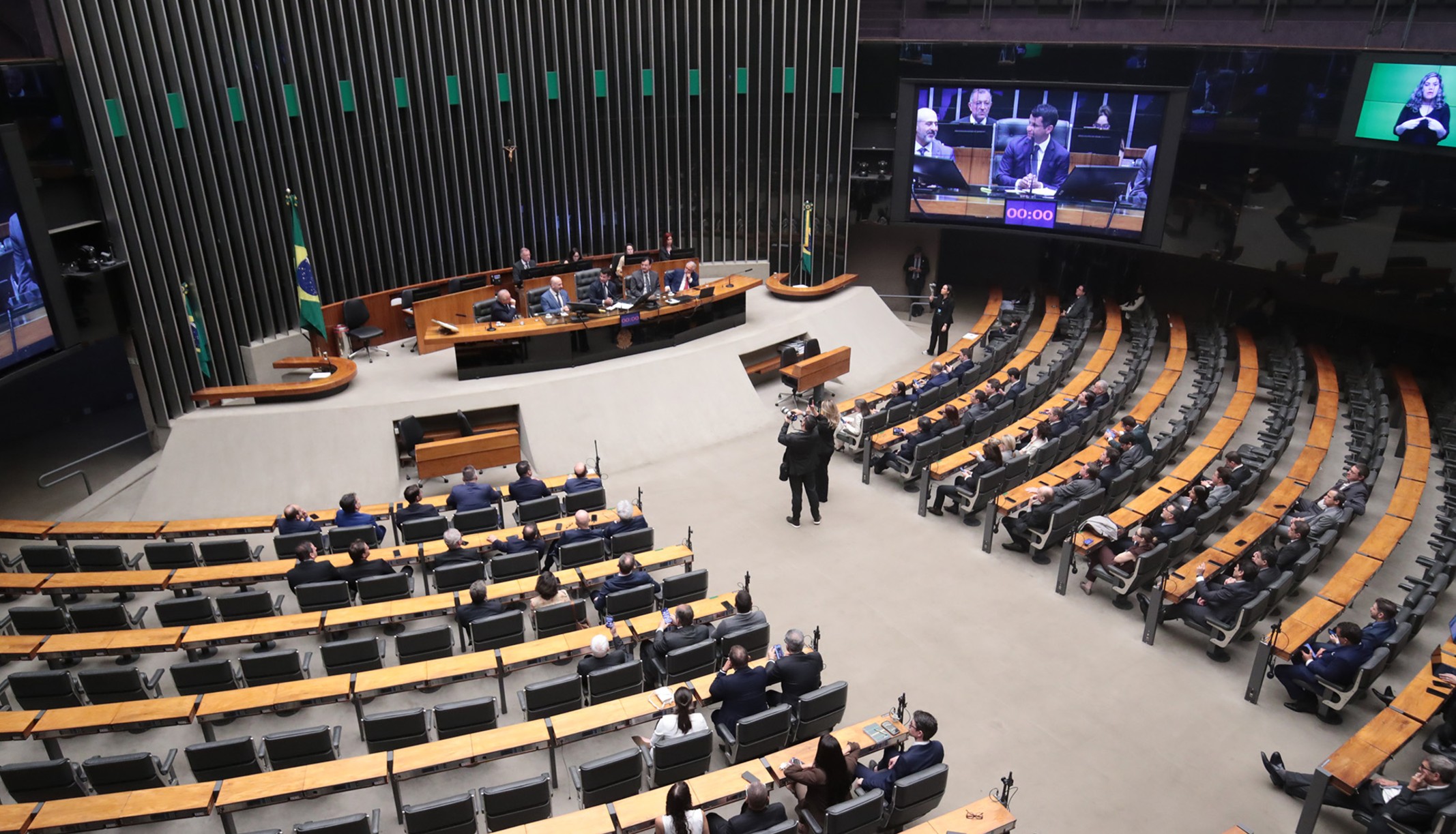 Perfil do eleitor paranaense difere daquele dos candidatos nas eleições 2026