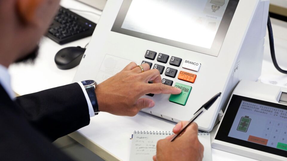 Observadores internacionais acompanham votação brasileira em missões de monitoramento