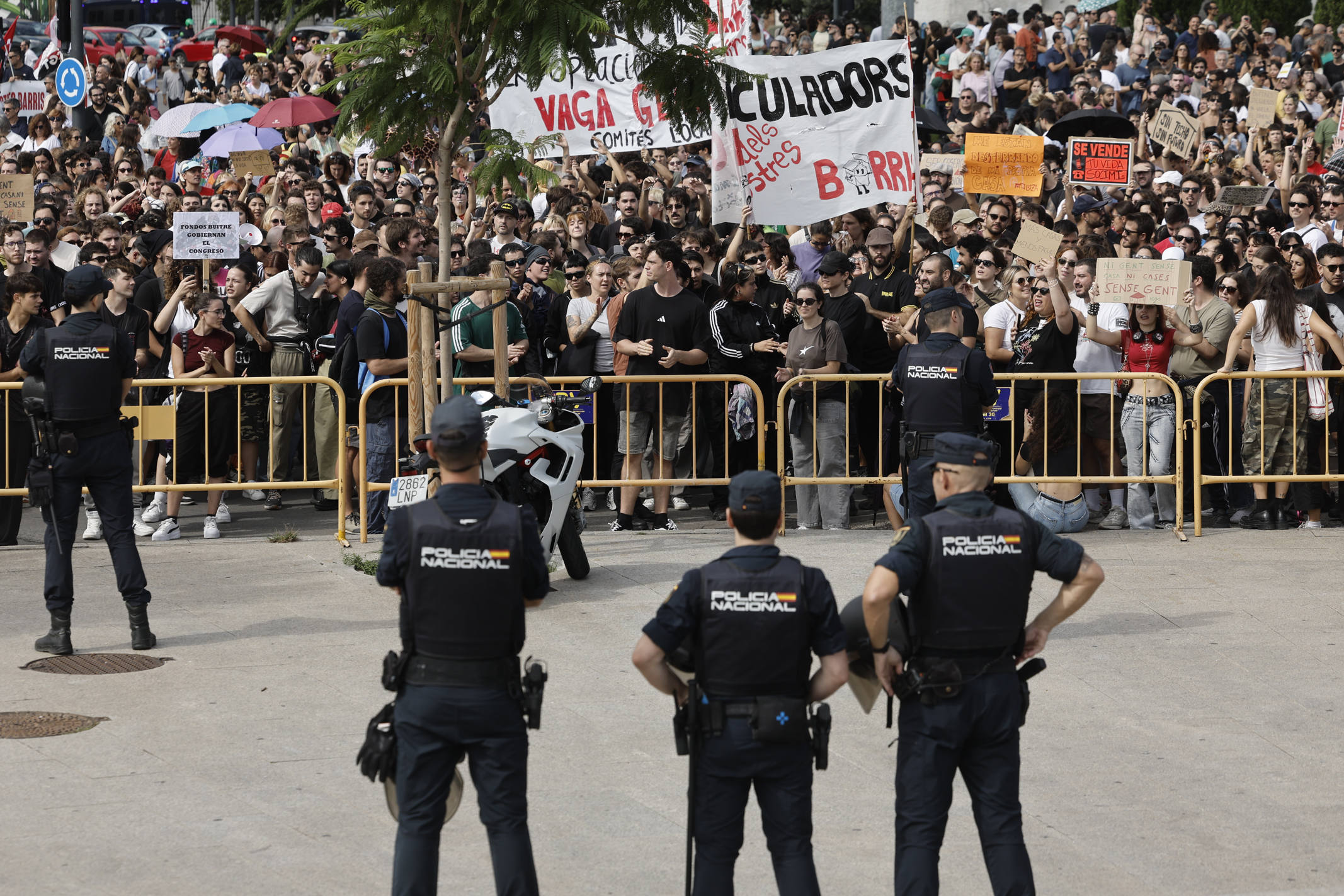 Protestos tomam 50 cidades da Espanha, geram crise no governo socialista e premiê avalia antecipar eleições