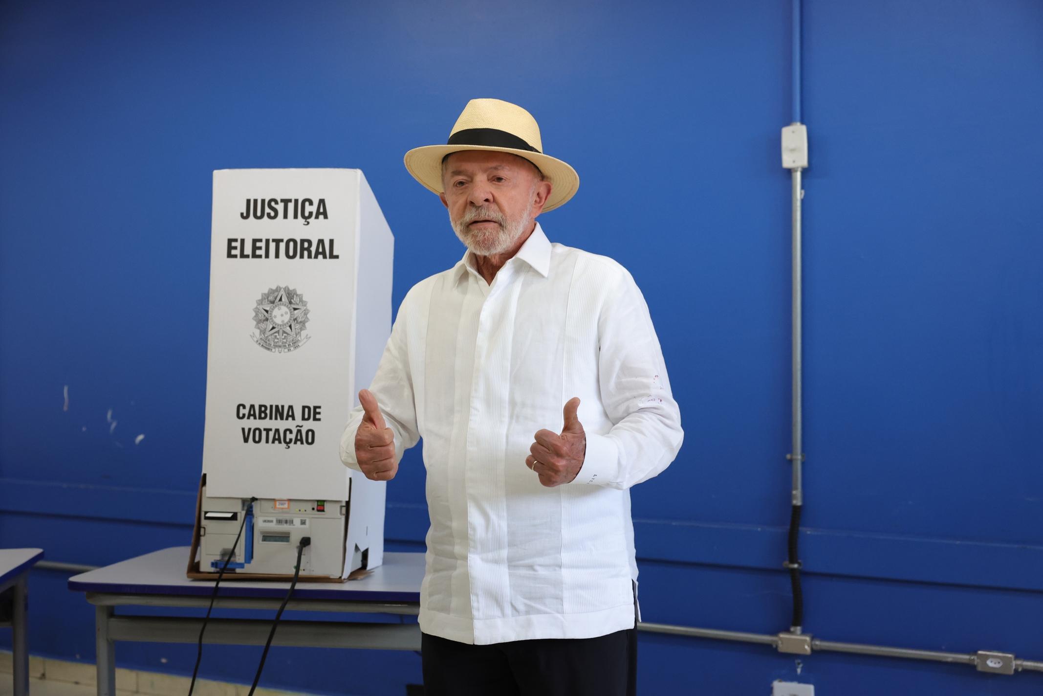 Lula vota no ABC Paulista ao lado de Alckmin e Haddad