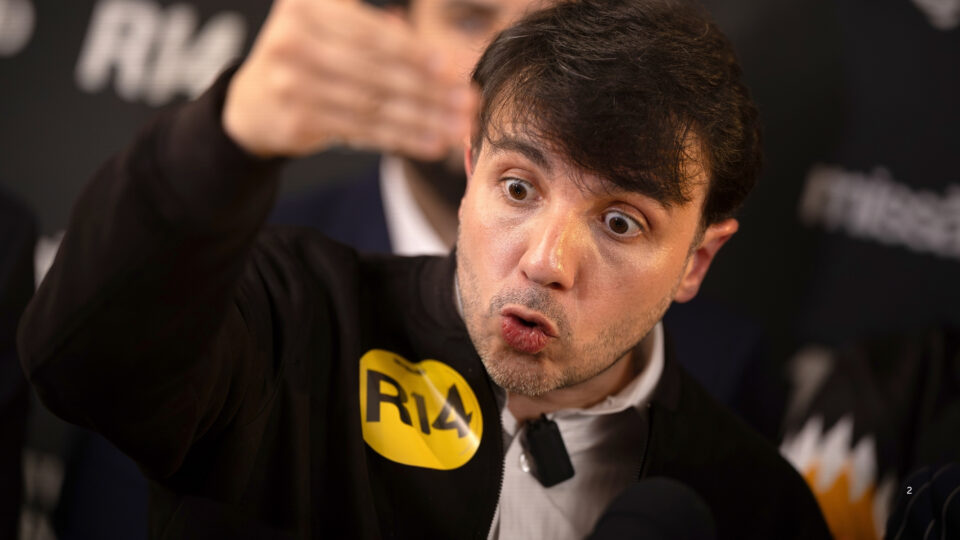 Renan Santos vota em São Paulo e ataca Flávio: “desqualificado, covarde e burro”