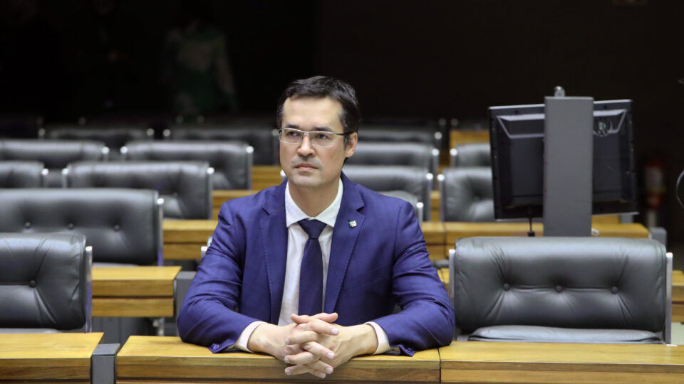 Deltan Dallagnol vota em Curitiba e celebra decisão de Nunes Marques