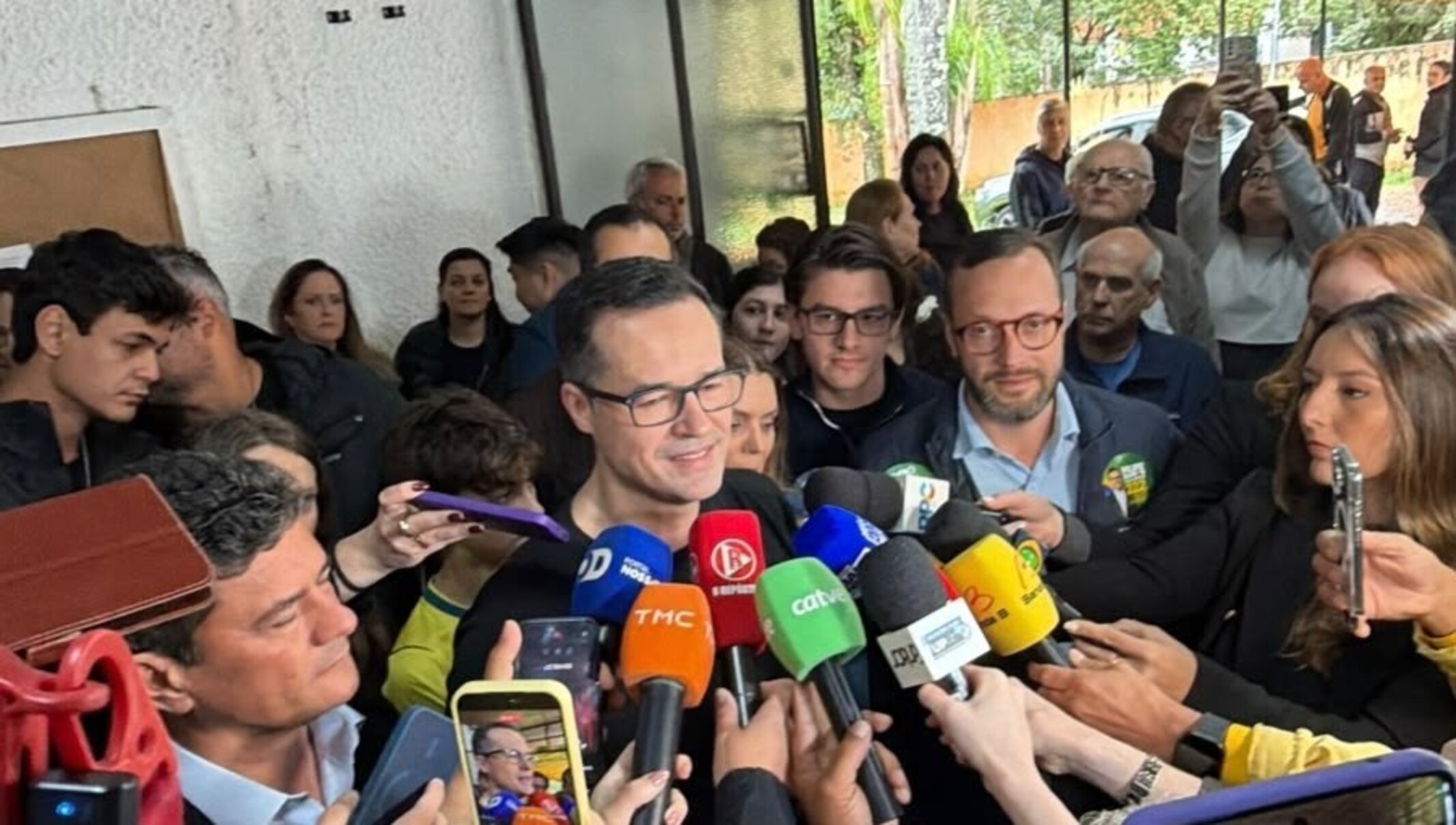 Deltan Dallagnol vota em Curitiba e celebra decisão de Nunes Marques