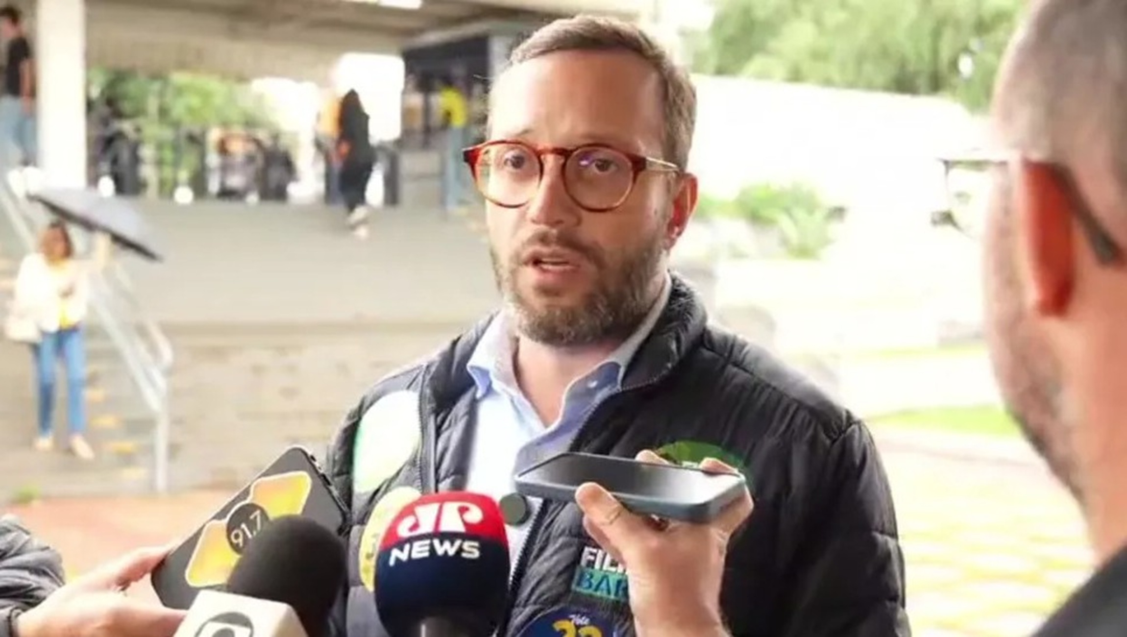 Filipe Barros vota em Londrina e defende mudança na indicação de ministros do STF