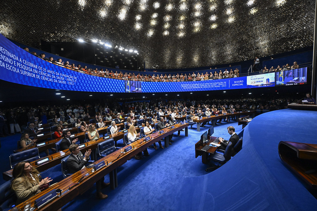 Com mandato de oito anos, senadores permanecem na Casa enquanto parte das cadeiras é renovada a cada eleição.