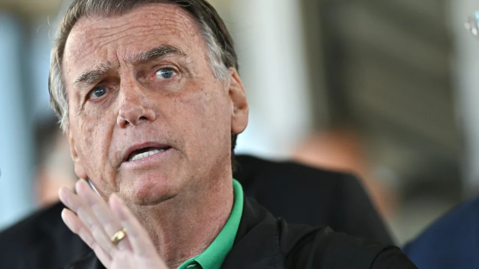 Defesa de Bolsonaro pede que Moraes libere visita de Flávio