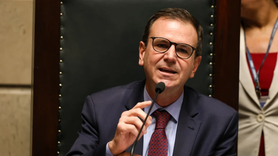 Candidato do PSD ao governo do Rio de Janeiro, Eduardo Paes (PSD) pode perder disputa ainda no primeiro turno. Resultado depende do TSE