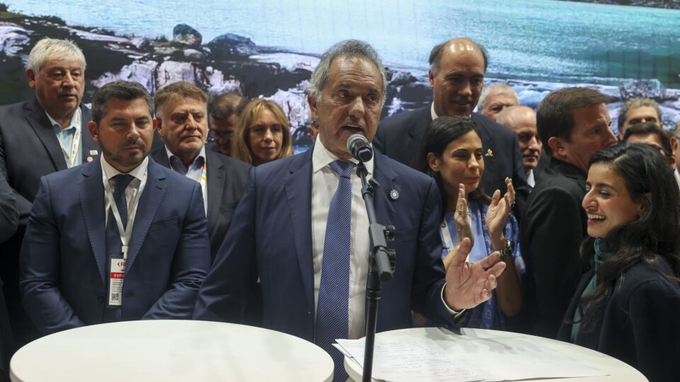 Quem é o ex-peronista que virou a casaca, abandonou Lula e comemorou liderança de Flávio no primeiro turno