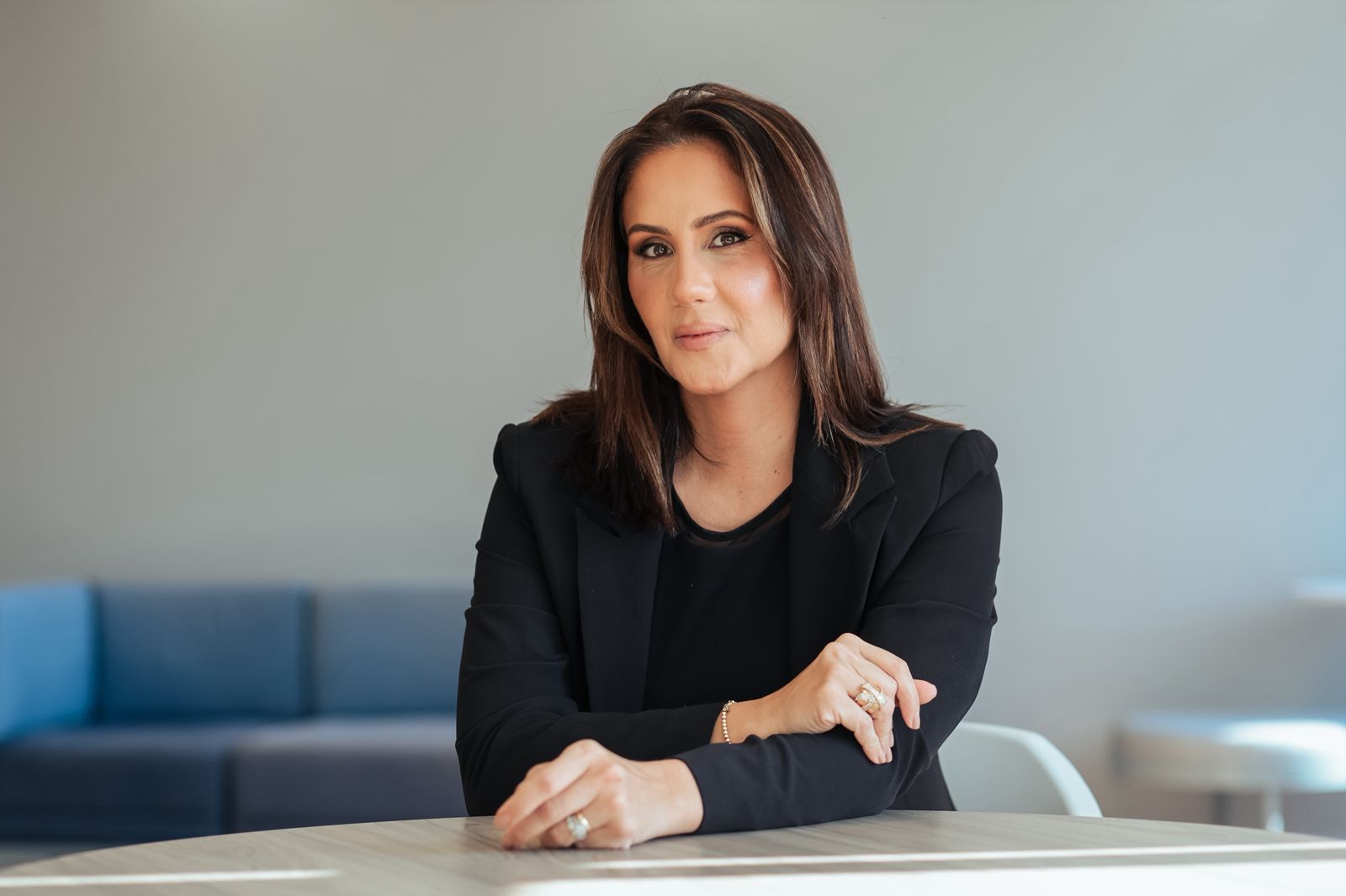 Psicóloga Ana Carolina Peuker, referência em gestão de riscos psicossociais e integrante da Comissão de Estudo Especial 109 da ABNT, que conduz a normalização brasileira da ISO 45003