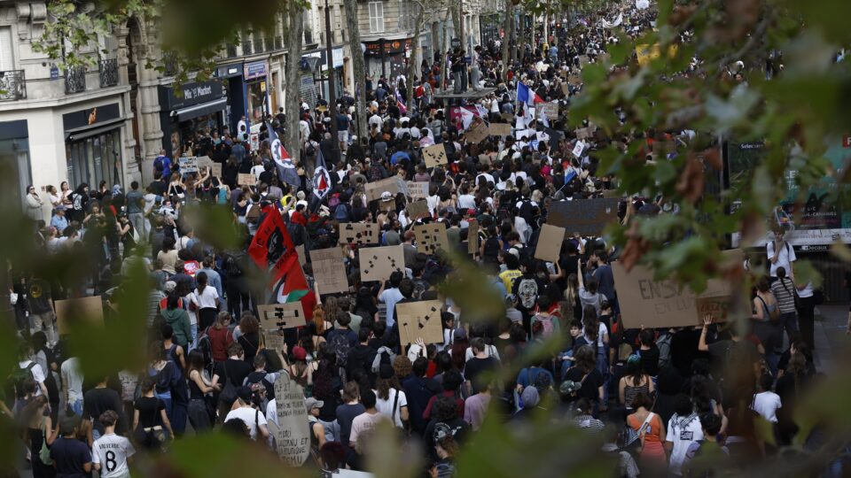 Trump diz que protestos na França são resultado de imigração descontrolada: “Islã quer dominar”