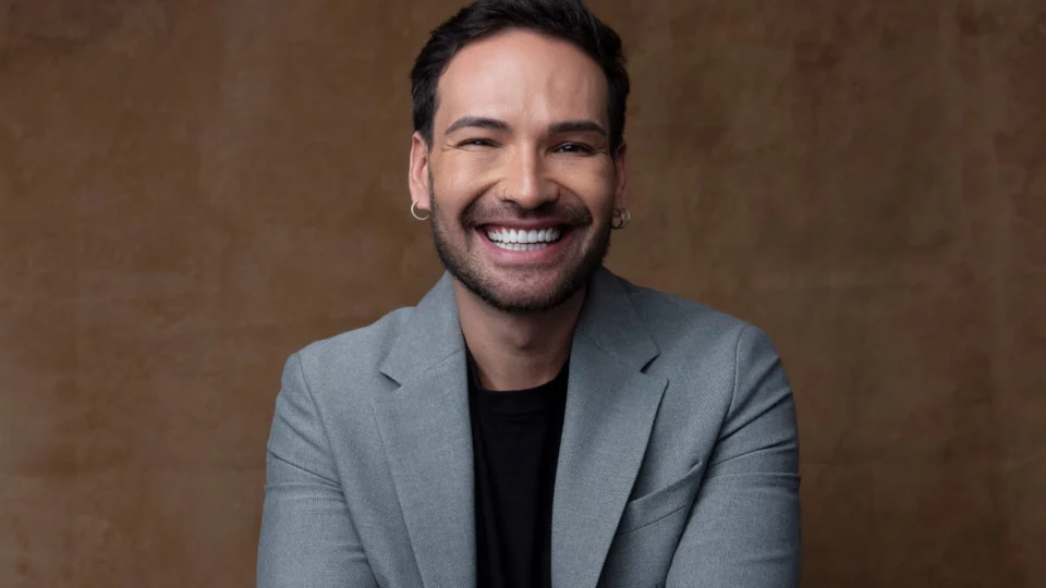 “Não existe mais como garantir resultado, engajamento e produtividade sem que, primeiro, as pessoas estejam bem e tenham ferramentas para gerir suas próprias emoções”, Raphael Rezende, especialista e saúde mental.