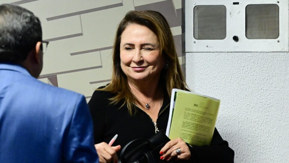 Kátia Abreu dispara fogo amigo no PT e pede por “menos Janja e mais Alckmin”