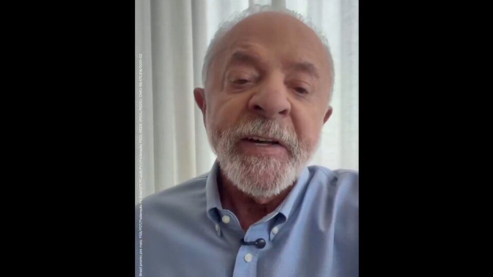 Lula cede às críticas de ser analógico e grava primeira “selfie” de campanha