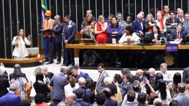 Cláusula de barreira coloca futuro de PSOL e Rede em xeque após eleição de 2026