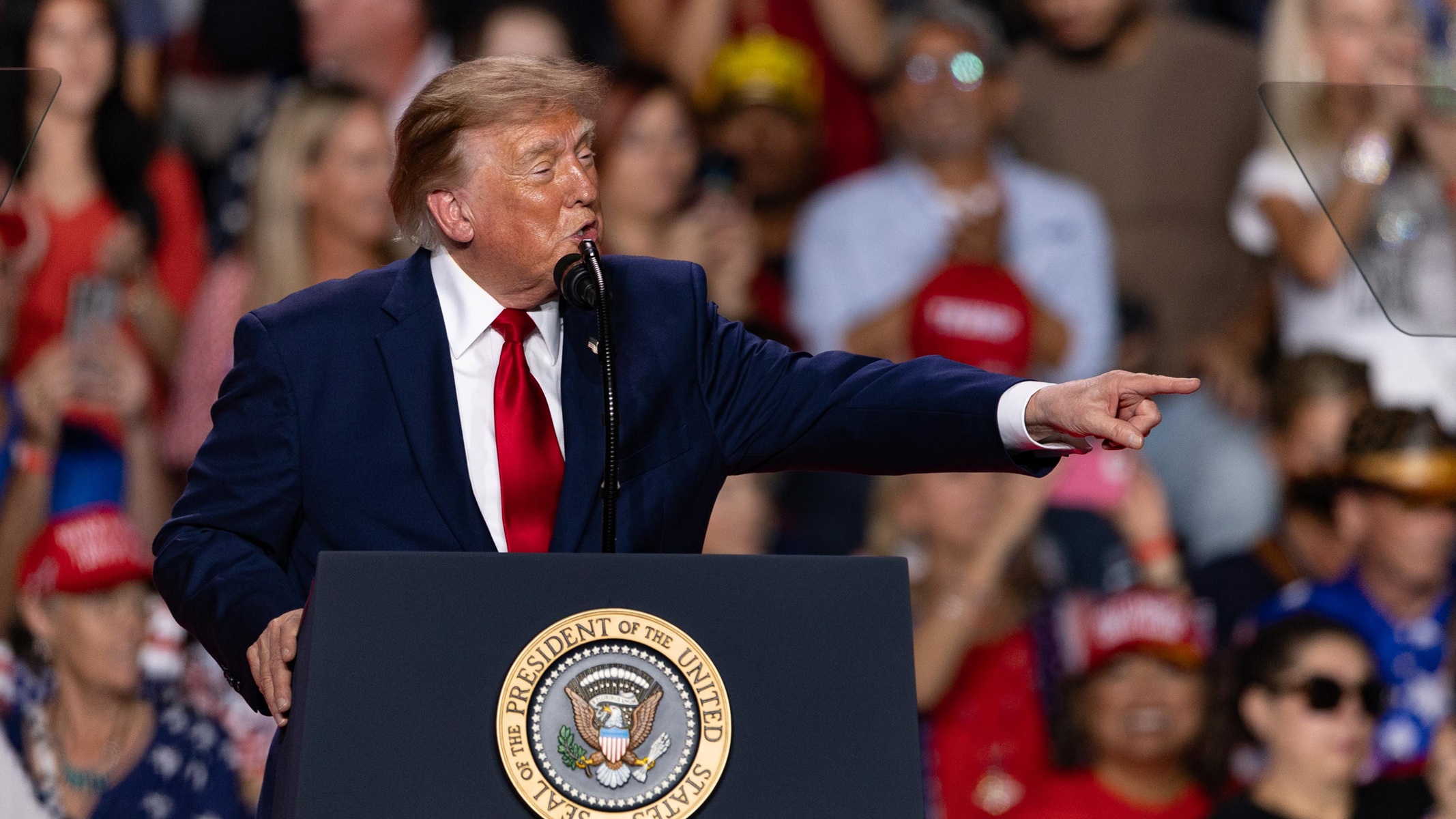 Preocupado com pesquisas, Trump faz série de posts contra candidatos democratas nas midterms