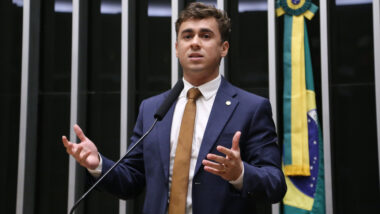 Deputado federal reeleito Nikolas Ferreira (PL-MG), foi recordista de votos e gastou menos de R$ 1 por voto obtido na campanha