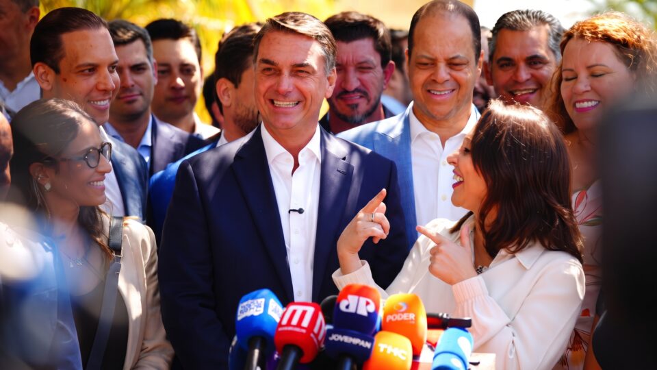 Podemos oficializa apoio a Flávio Bolsonaro no 2º turno