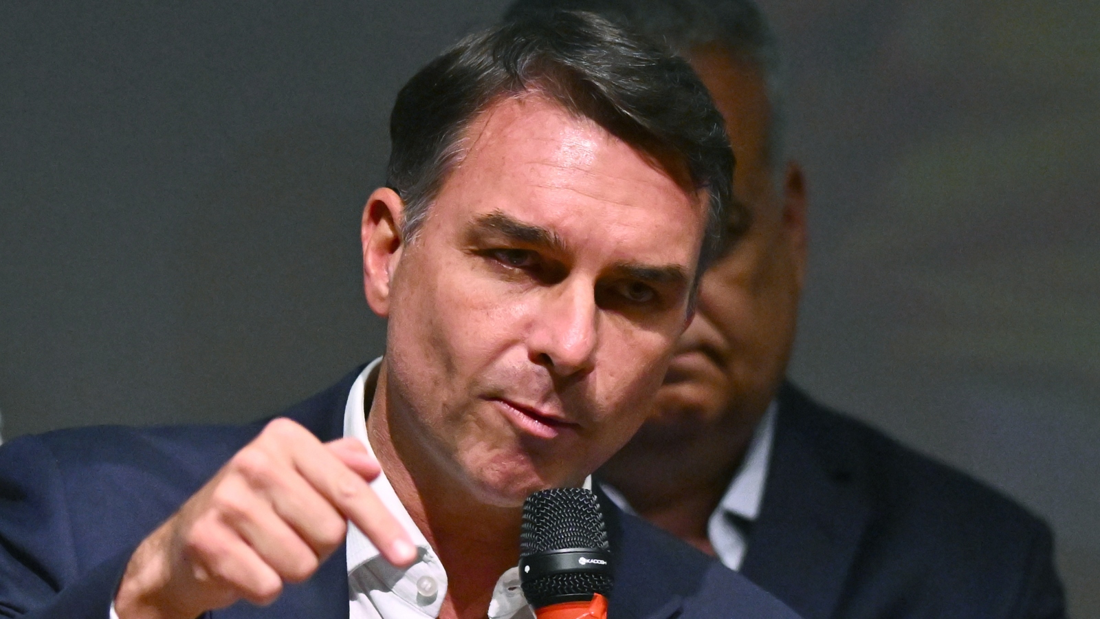 Flávio propõe fim da reeleição com mandato de 5 anos por emenda à Constituição