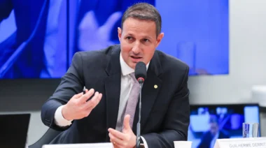 A votação robusta não apenas carimba a ida de Guilherme Derrite para o Senado com um mandato de oito anos, como também o coloca desde já como possibilidade à sucessão do governador reeleito de São Paulo, Tarcísio de Freitas, em 2030. 