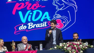 Curitiba recebe título de Capital Pró-Vida.