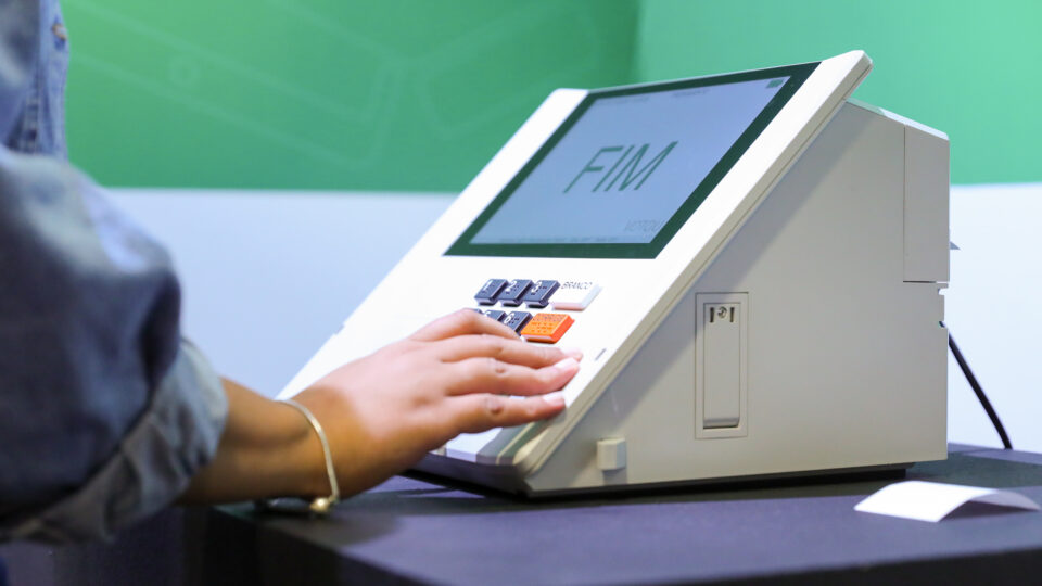 Abstenção cresce no Paraná e supera 1,77 milhão de eleitores em 2026