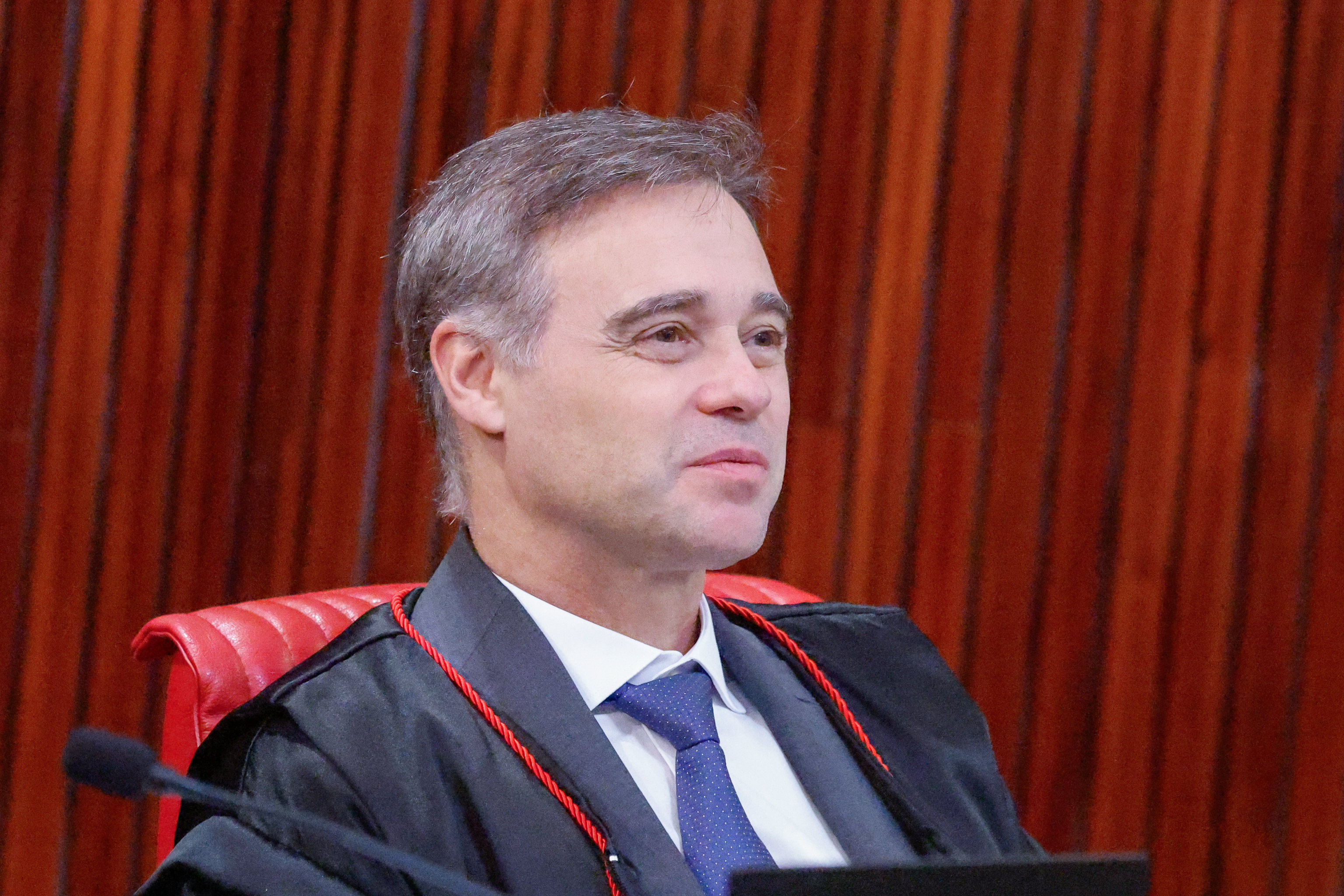 Mendonça manda Lula excluir vídeo que atribui a Flávio cortes em programas sociais
