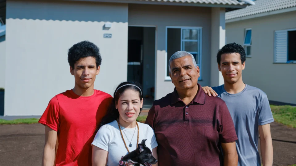 Julifer com marido e filhos: "aqui crio raízes"