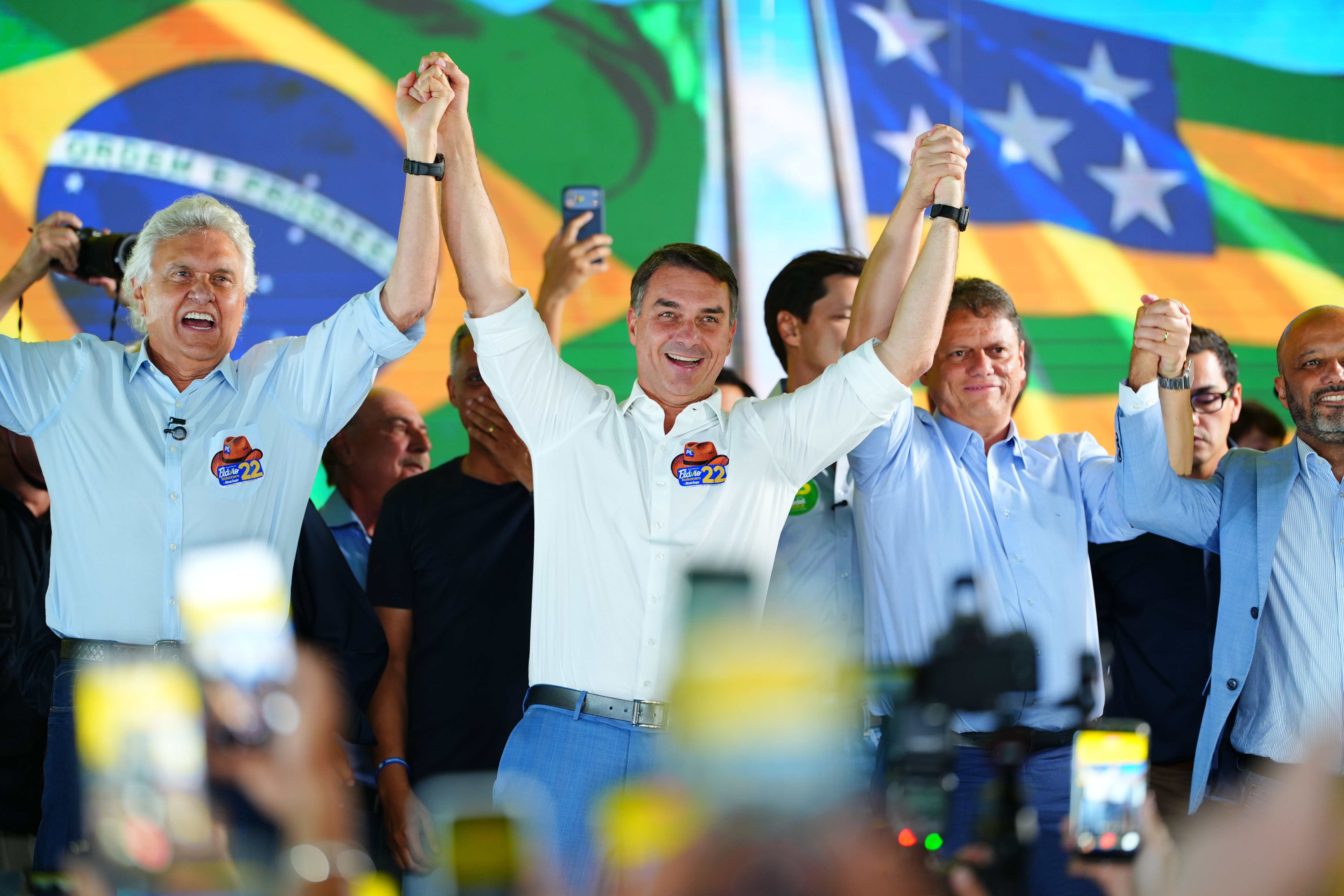 Flávio amplia frente política e acumula vitórias no 2º turno